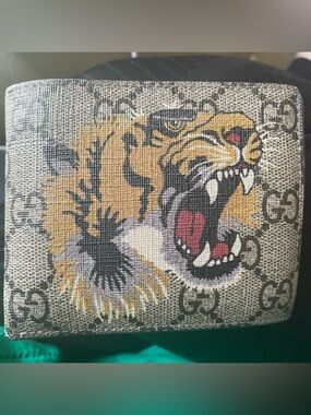 Authentic Gucci Bifold Wallet GG Supreme Tiger Beige WITH COA